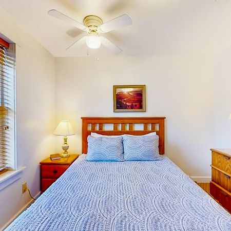 Campground Apts Lake Junaluska Room photo